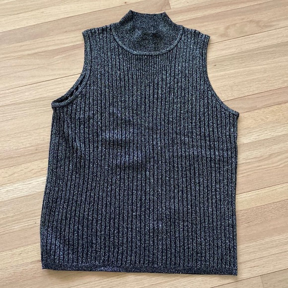 Nina Patrick Silver sleeveless turtleneck top - Picture 4 of 6